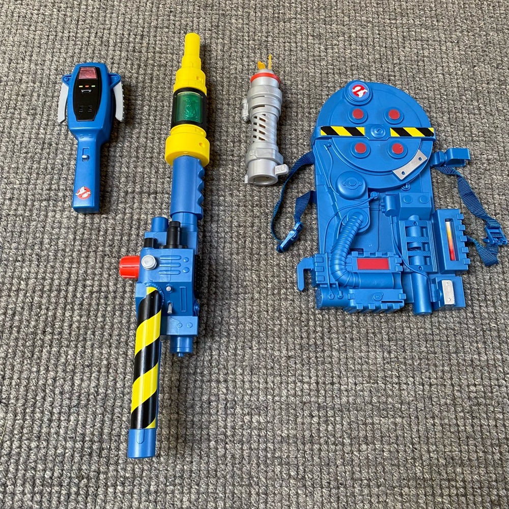 Ghostbuster toys: Backpack, Proton Blaster, PKE meter